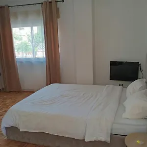 Homestay 10 Mins Walk From Train Station!, Agualva-Cacem